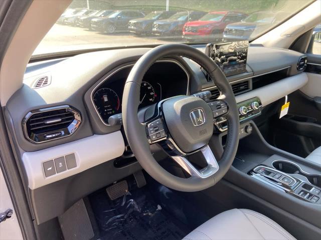 new 2025 Honda Pilot car, priced at $51,050