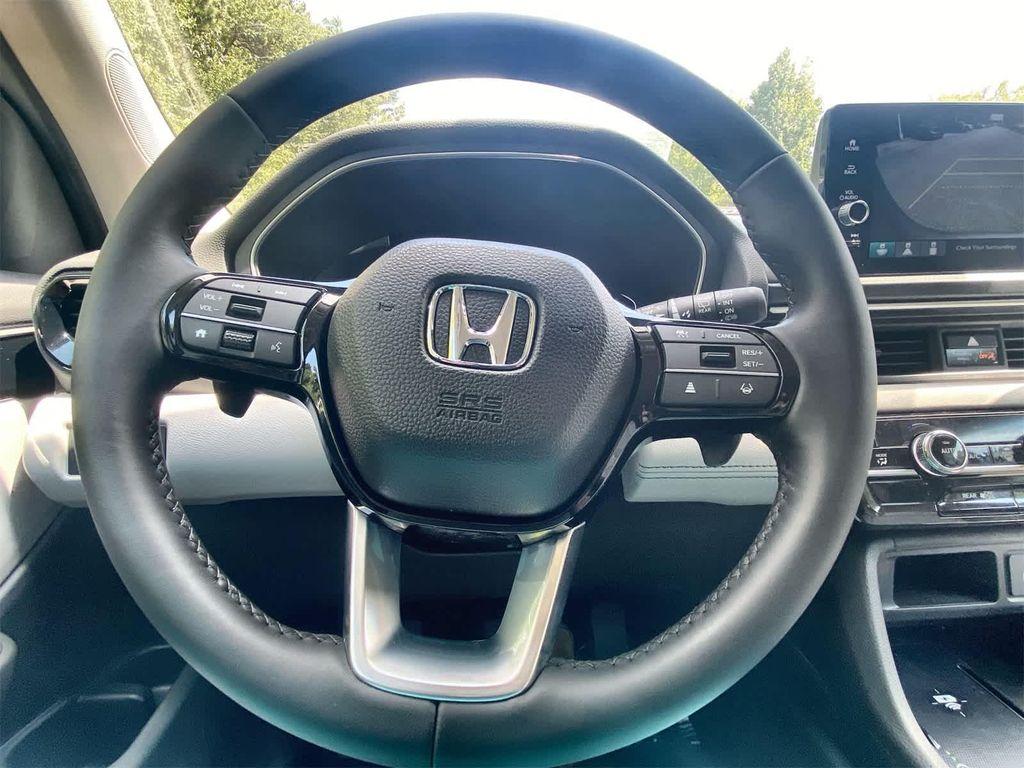 new 2025 Honda Pilot car, priced at $44,995
