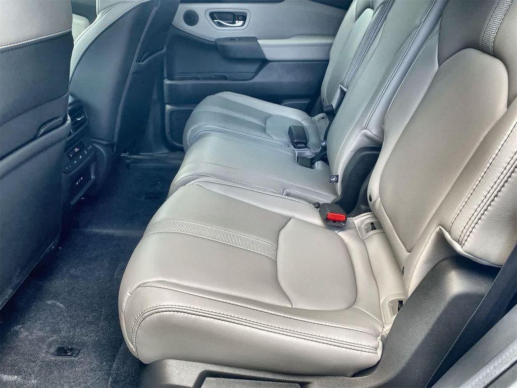 new 2025 Honda Pilot car, priced at $44,995