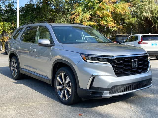 new 2025 Honda Pilot car, priced at $48,895