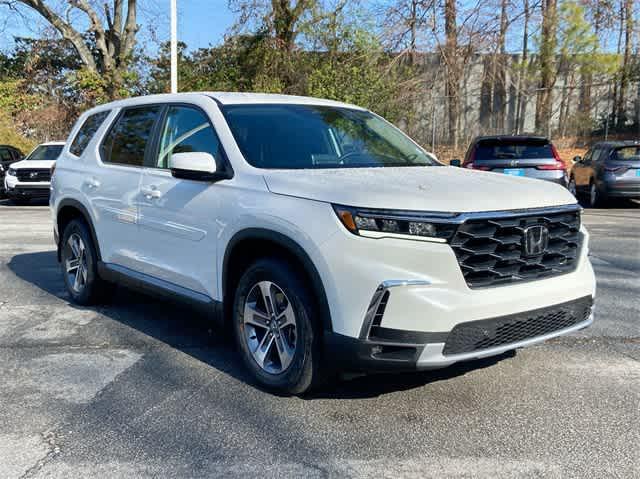 new 2025 Honda Pilot car, priced at $45,405