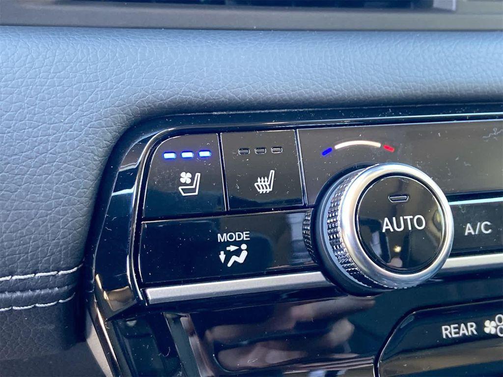 new 2025 Honda Pilot car, priced at $54,575