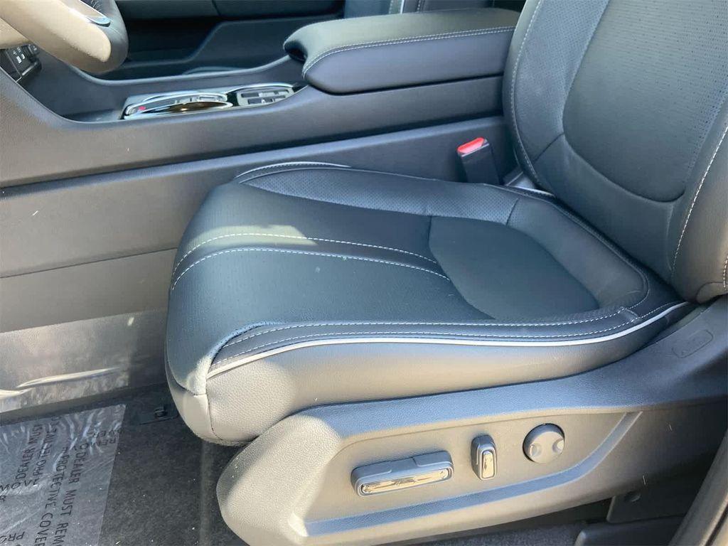 new 2025 Honda Pilot car, priced at $54,575