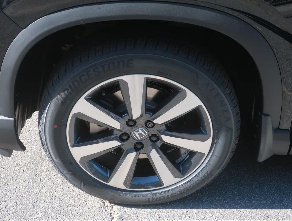 new 2025 Honda Pilot car, priced at $54,575