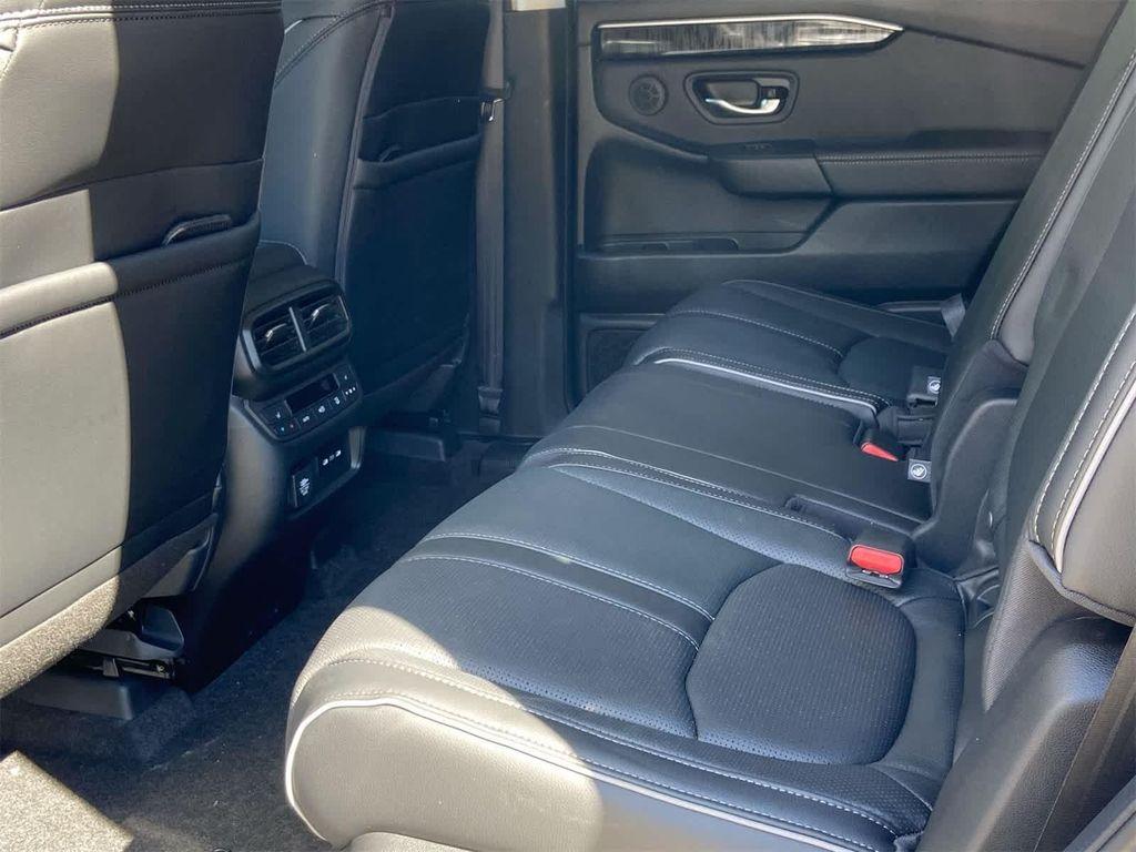 new 2025 Honda Pilot car, priced at $54,575