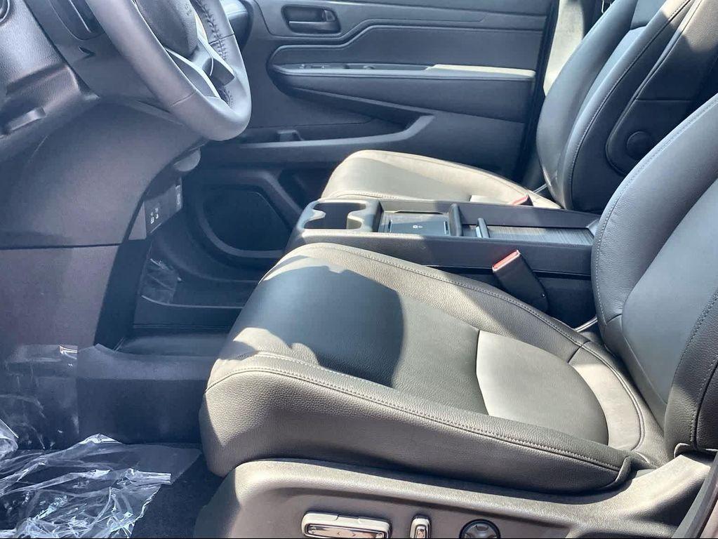 new 2026 Honda Odyssey car, priced at $44,290