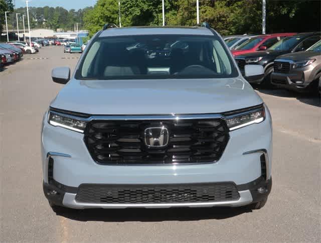 new 2025 Honda Pilot car, priced at $49,050