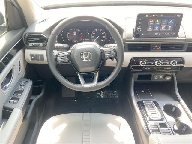 new 2025 Honda Pilot car, priced at $45,680