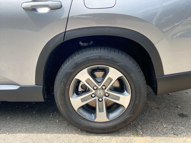new 2025 Honda Pilot car, priced at $45,680