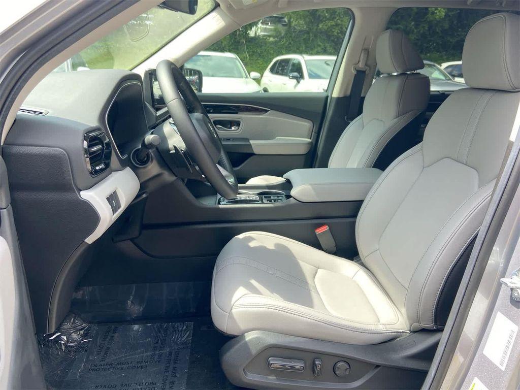 new 2025 Honda Pilot car, priced at $45,680