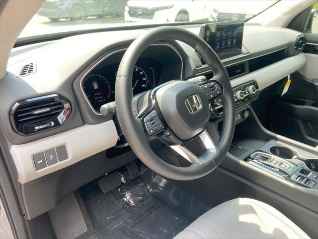 new 2025 Honda Pilot car, priced at $45,680