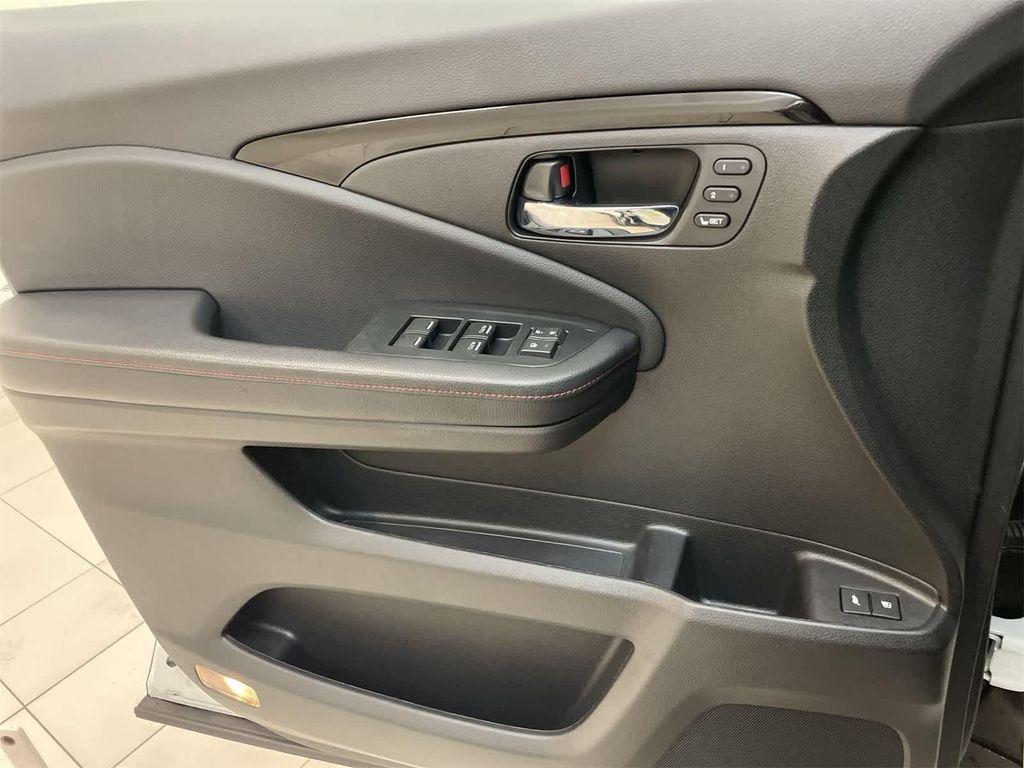 used 2021 Honda Pilot car, priced at $31,999