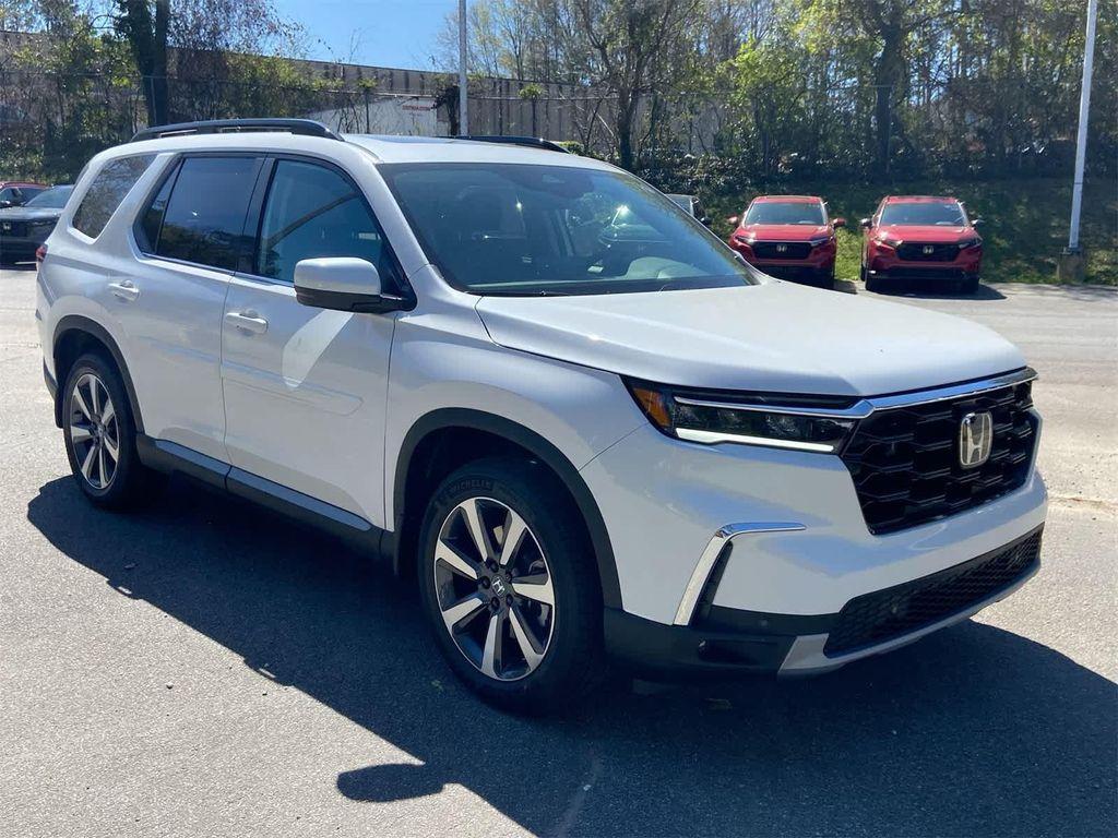new 2025 Honda Pilot car, priced at $49,450
