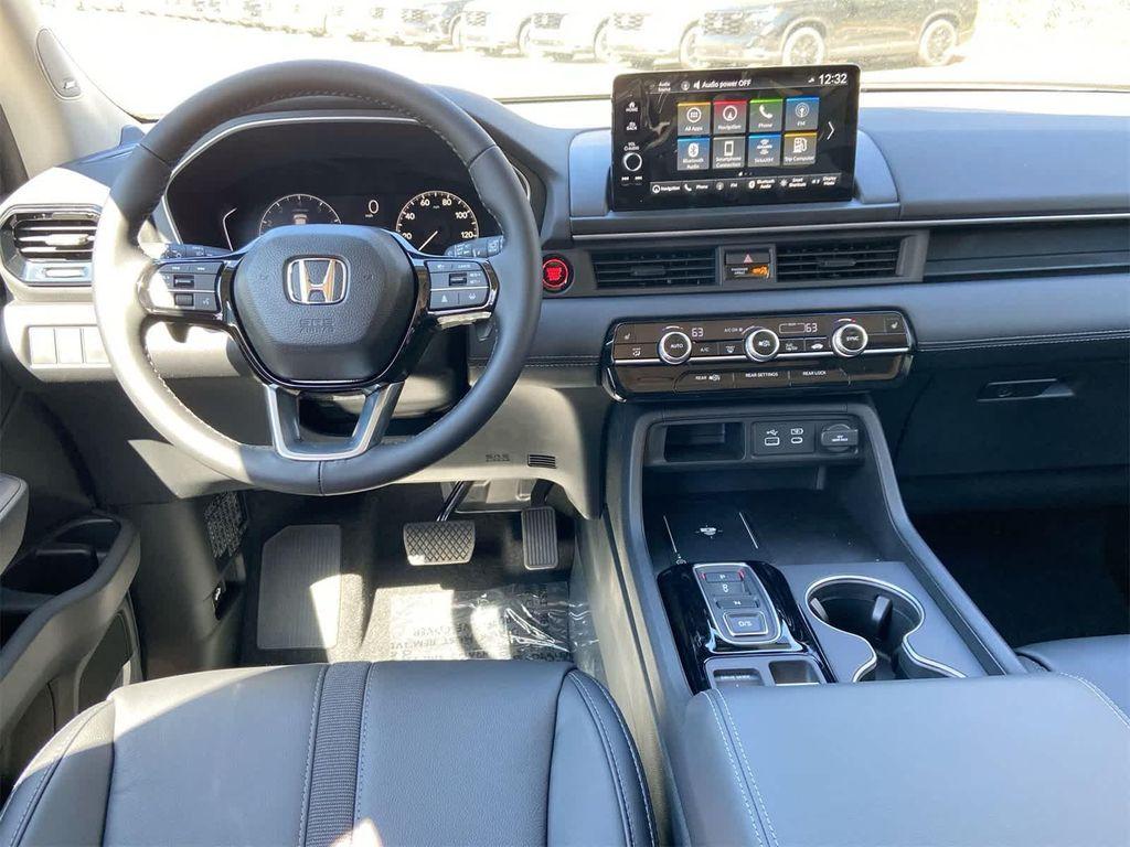 new 2025 Honda Pilot car, priced at $49,450