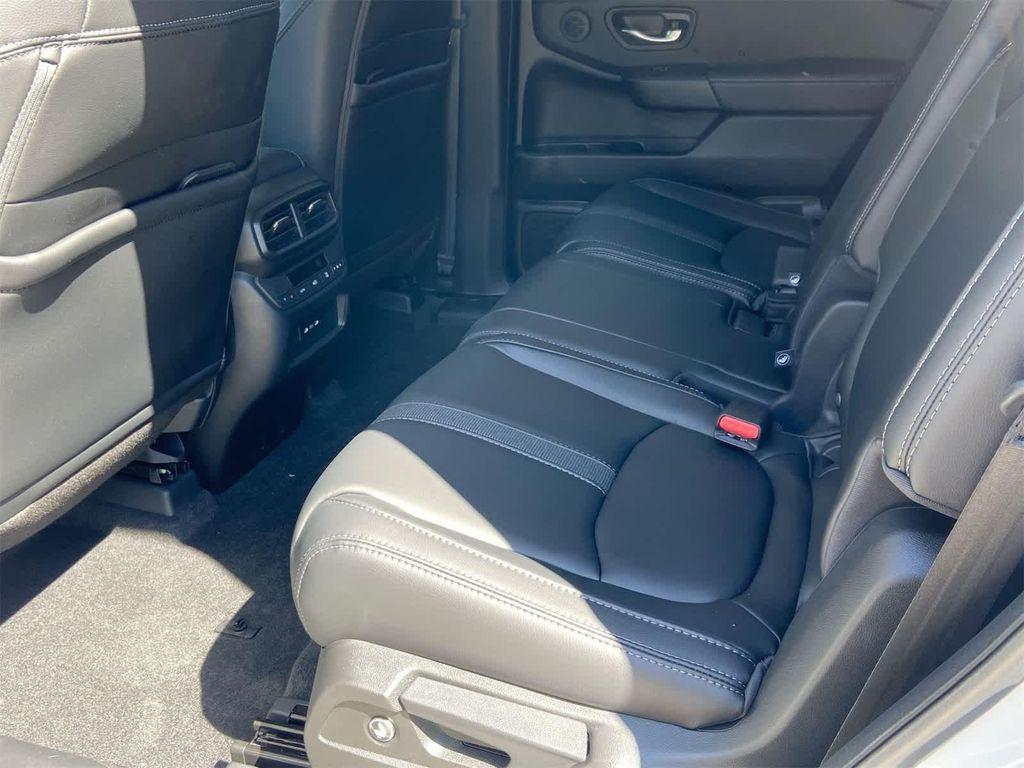 new 2025 Honda Pilot car, priced at $49,450