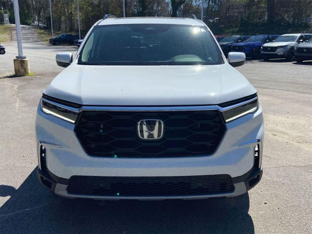 new 2025 Honda Pilot car, priced at $49,450