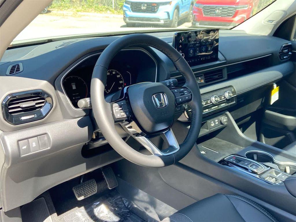 new 2025 Honda Pilot car, priced at $49,450