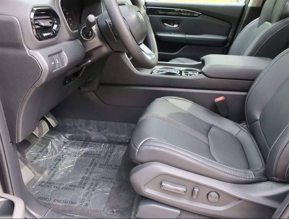 new 2025 Honda Pilot car, priced at $48,995