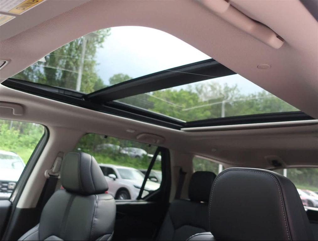 new 2025 Honda Pilot car, priced at $48,995