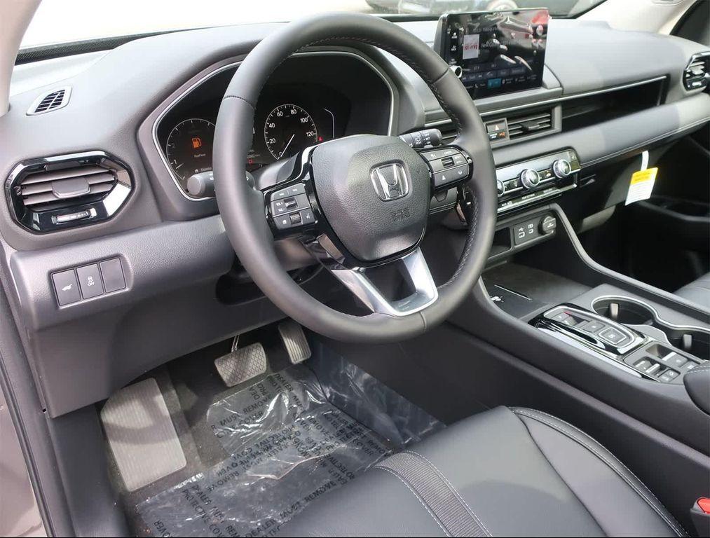 new 2025 Honda Pilot car, priced at $48,995