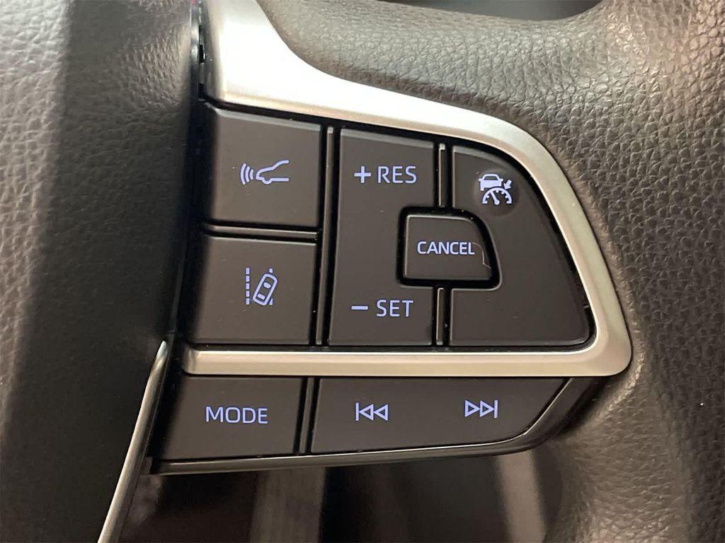 used 2022 Toyota Highlander car, priced at $22,900