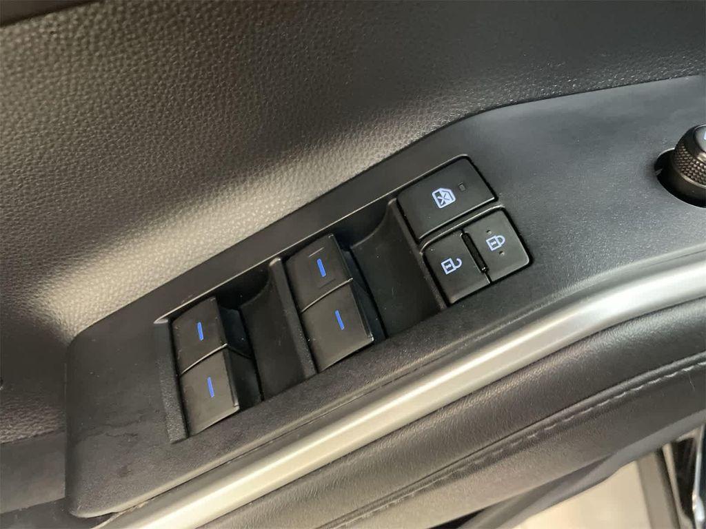 used 2022 Toyota Highlander car, priced at $22,900
