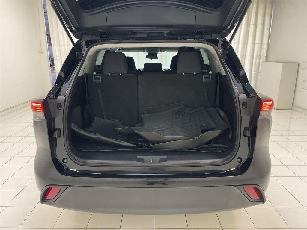 used 2022 Toyota Highlander car, priced at $22,900