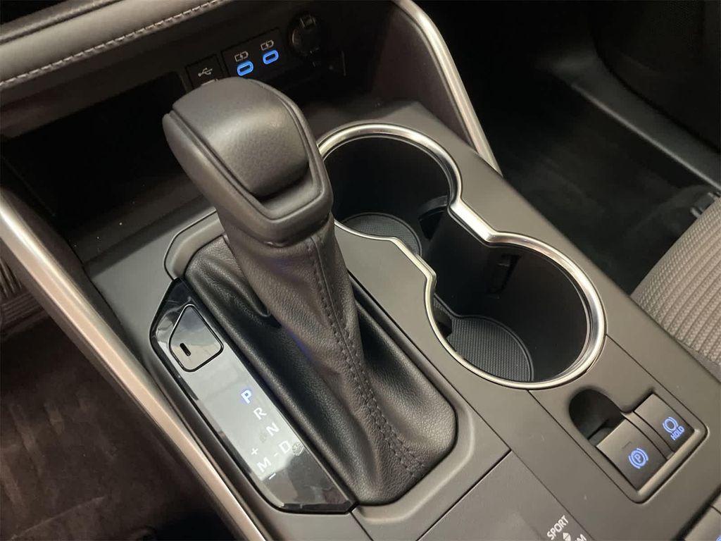 used 2022 Toyota Highlander car, priced at $22,900
