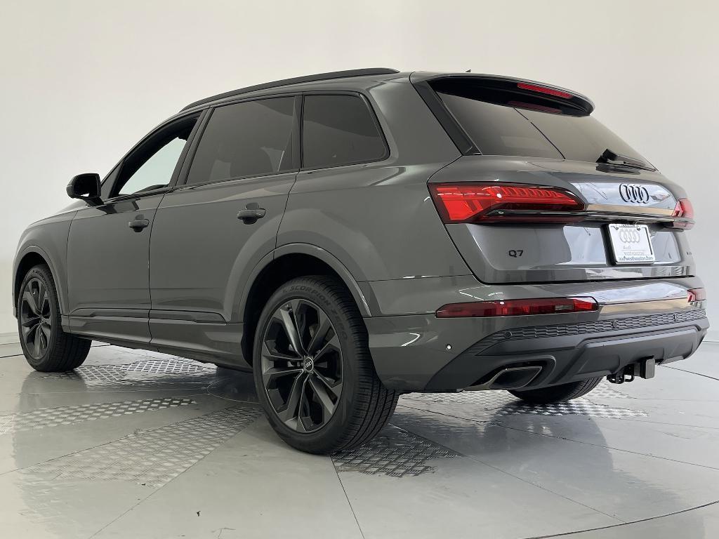 new 2025 Audi Q7 car, priced at $71,531