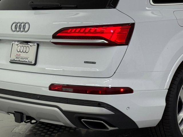new 2025 Audi Q7 car, priced at $71,121