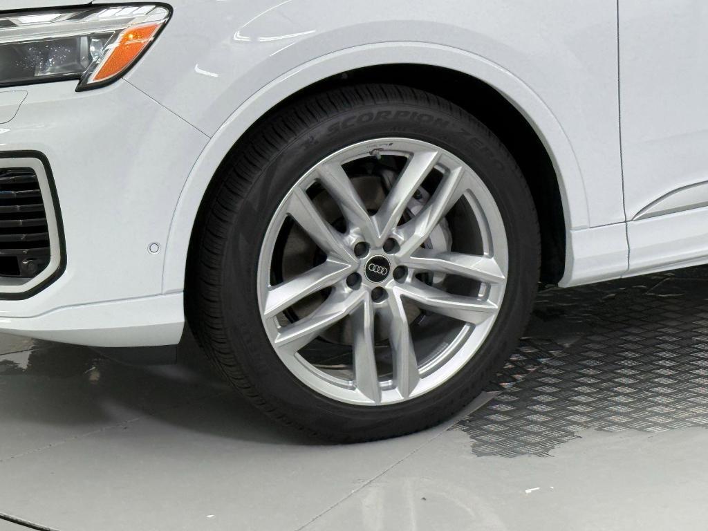 new 2025 Audi Q7 car, priced at $70,361