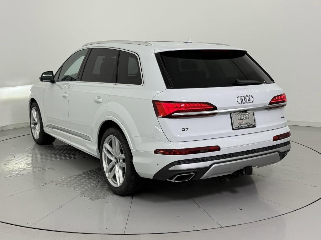 new 2025 Audi Q7 car, priced at $69,601