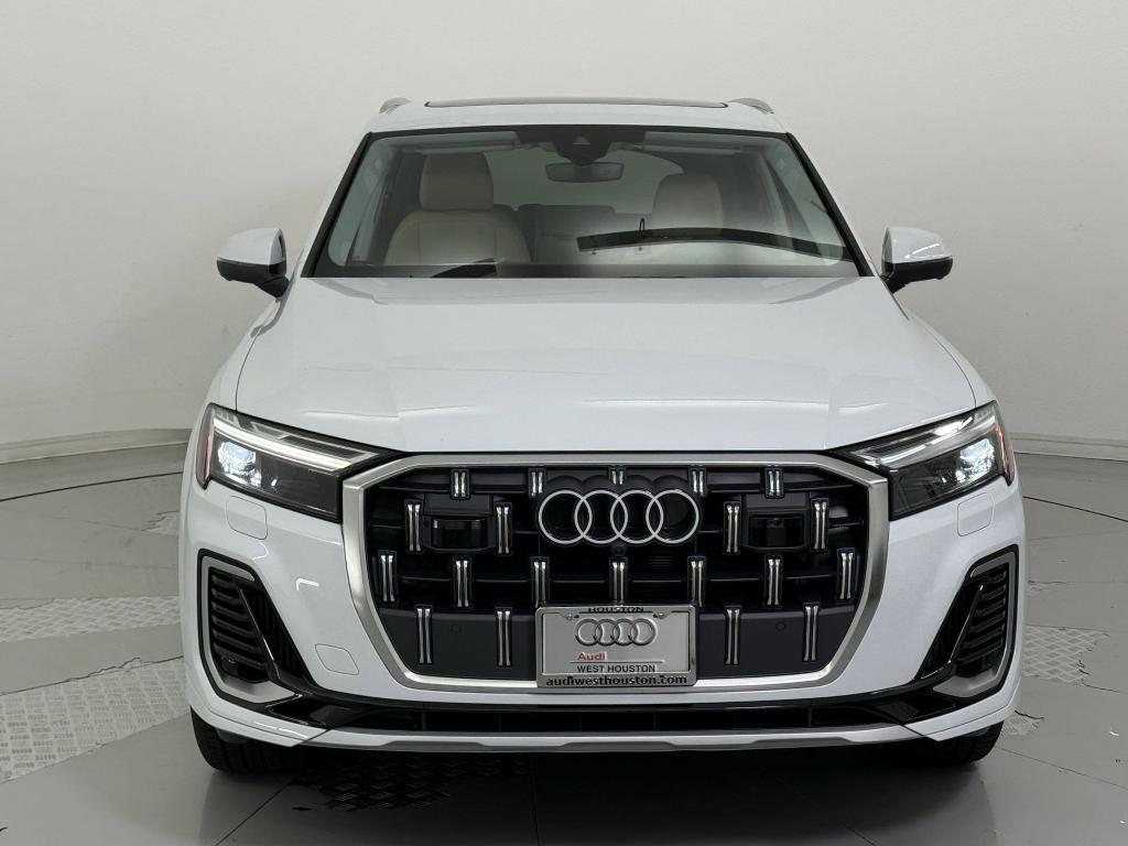 new 2025 Audi Q7 car, priced at $68,092