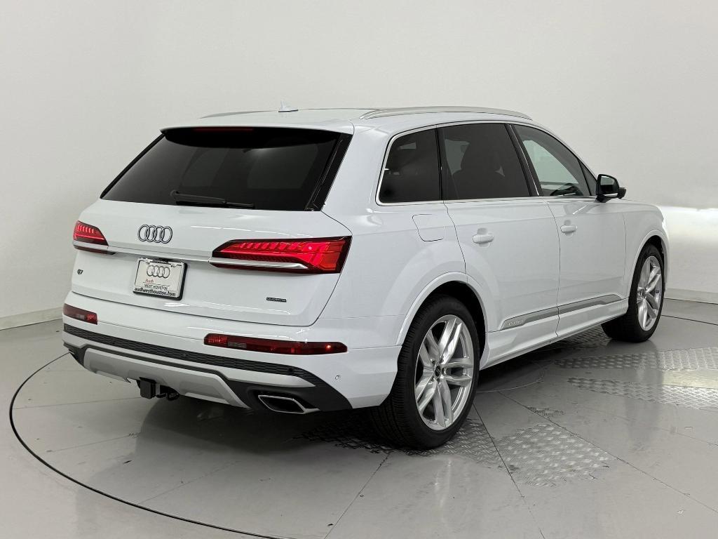 new 2025 Audi Q7 car, priced at $70,361