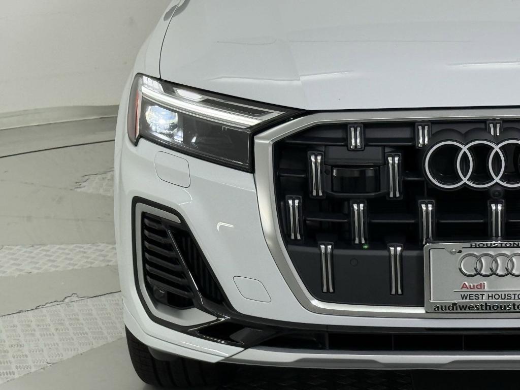 new 2025 Audi Q7 car, priced at $70,361