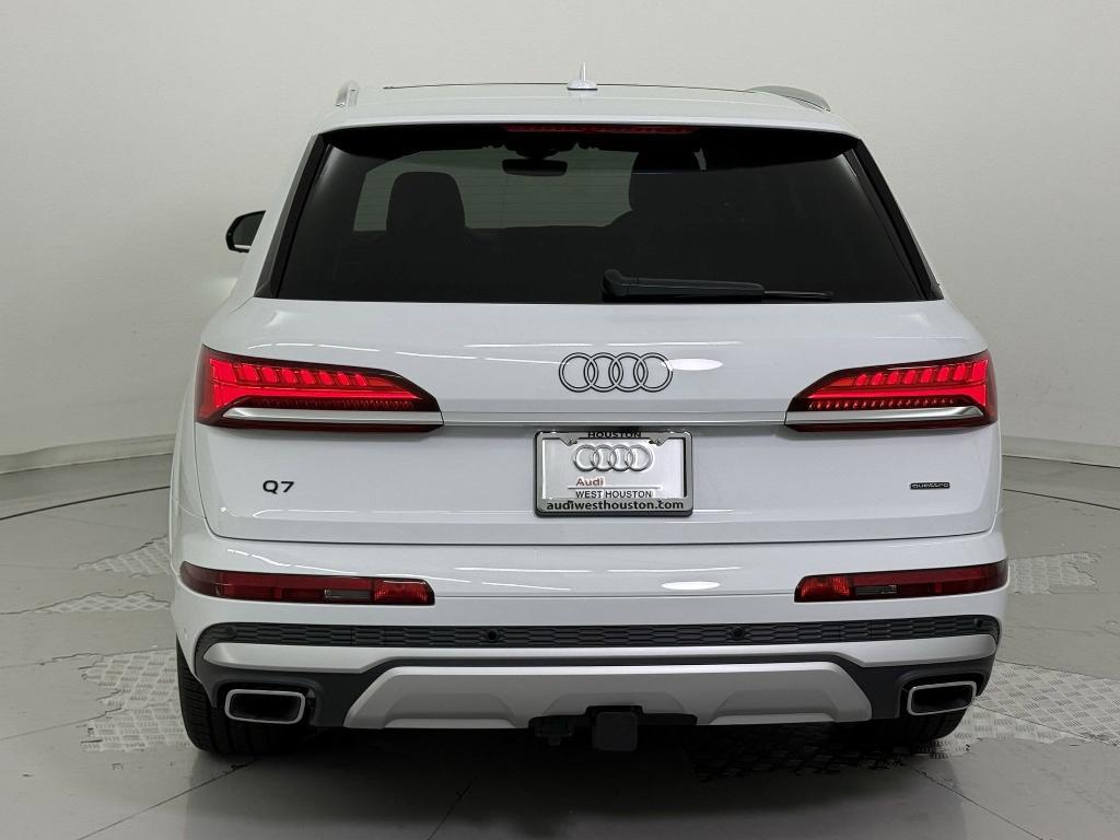 new 2025 Audi Q7 car, priced at $69,601
