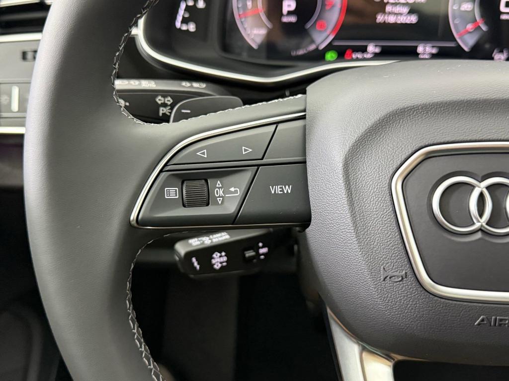 new 2025 Audi Q7 car, priced at $70,361