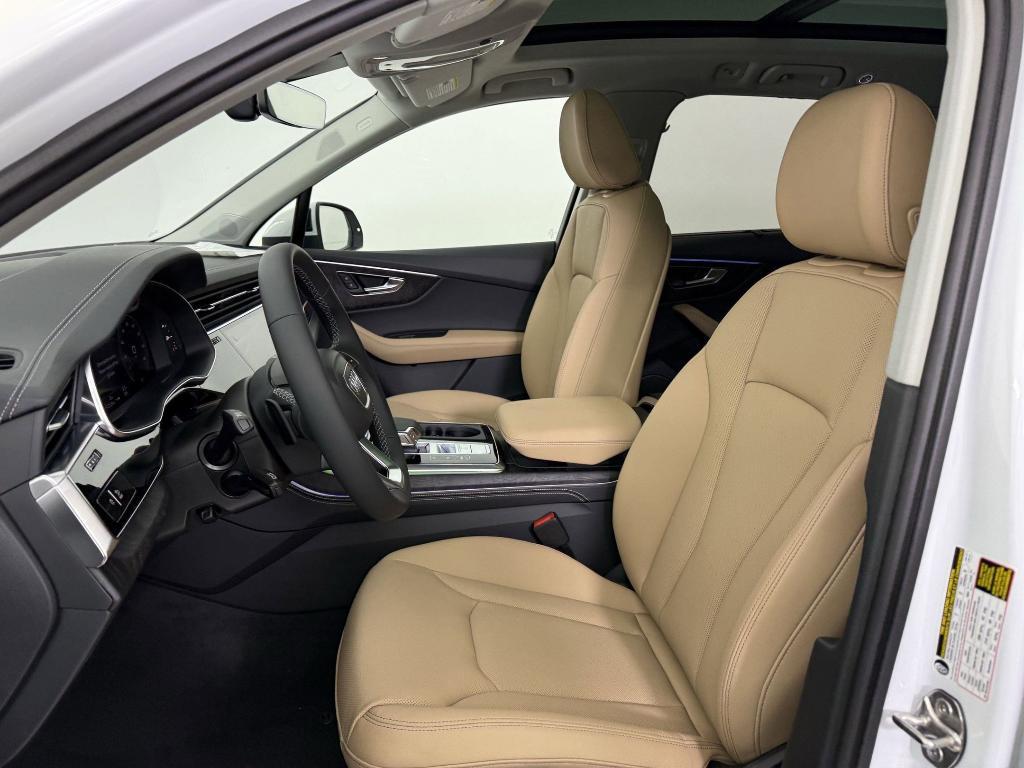 new 2025 Audi Q7 car, priced at $68,092