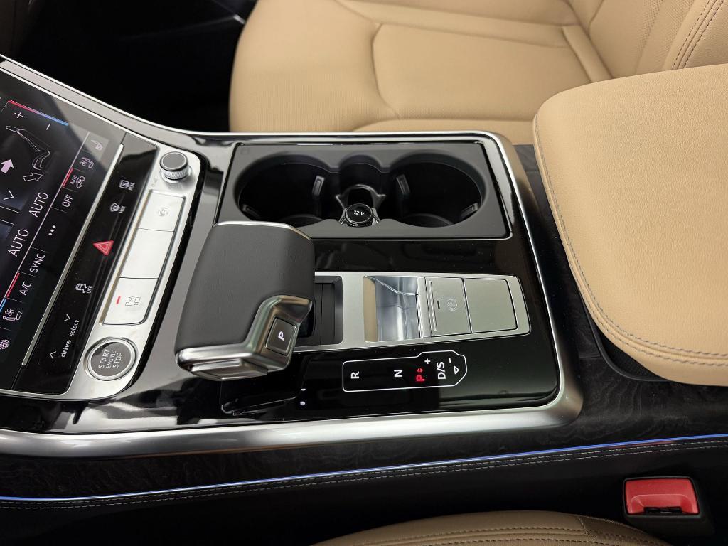 new 2025 Audi Q7 car, priced at $69,601