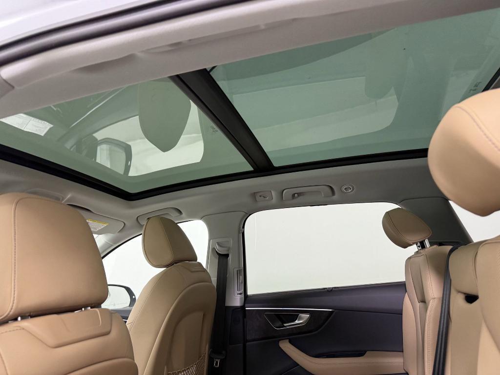 new 2025 Audi Q7 car, priced at $70,361