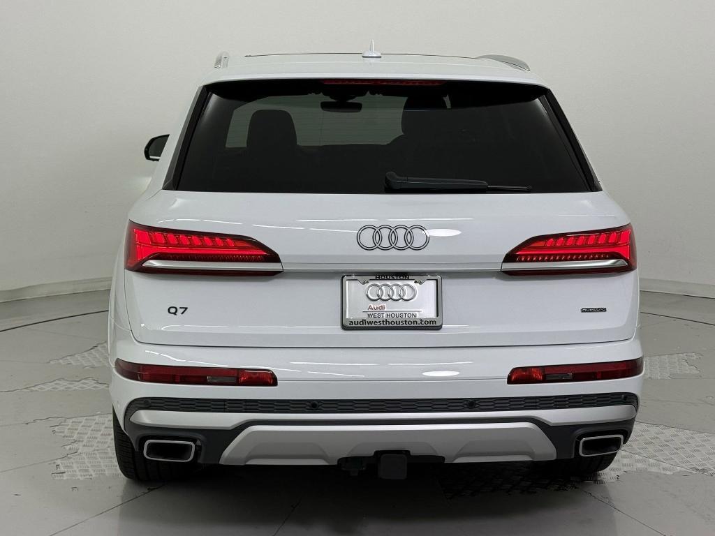 new 2025 Audi Q7 car, priced at $68,092