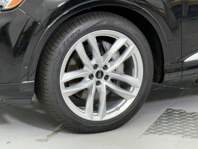 new 2025 Audi Q7 car, priced at $70,361