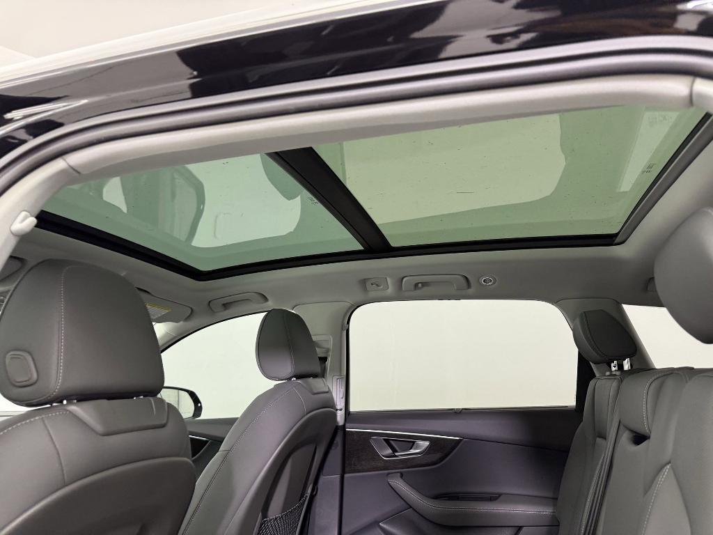 new 2025 Audi Q7 car, priced at $68,832