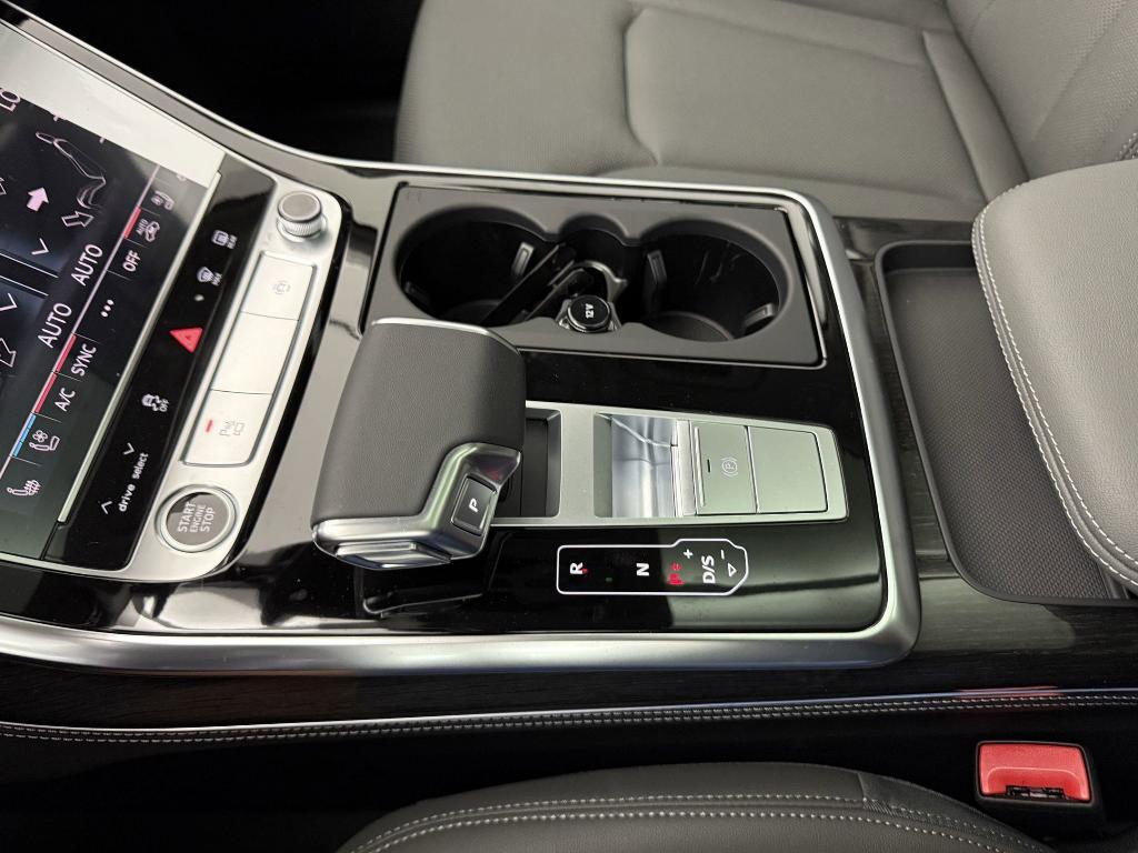 new 2025 Audi Q7 car, priced at $68,832
