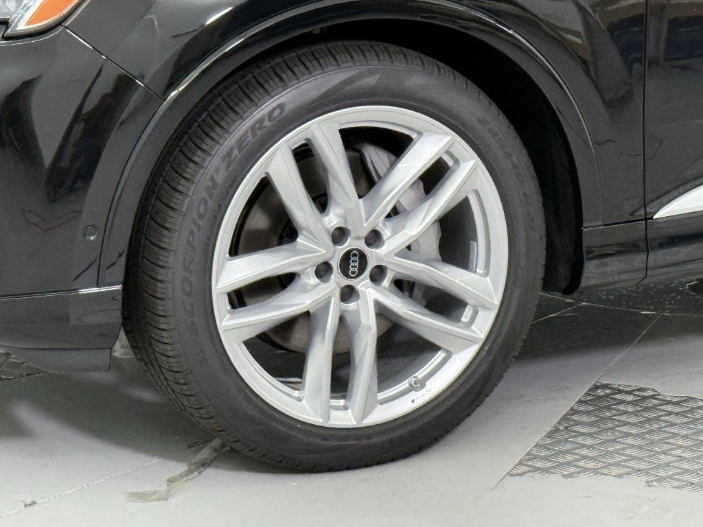new 2025 Audi Q7 car, priced at $68,832