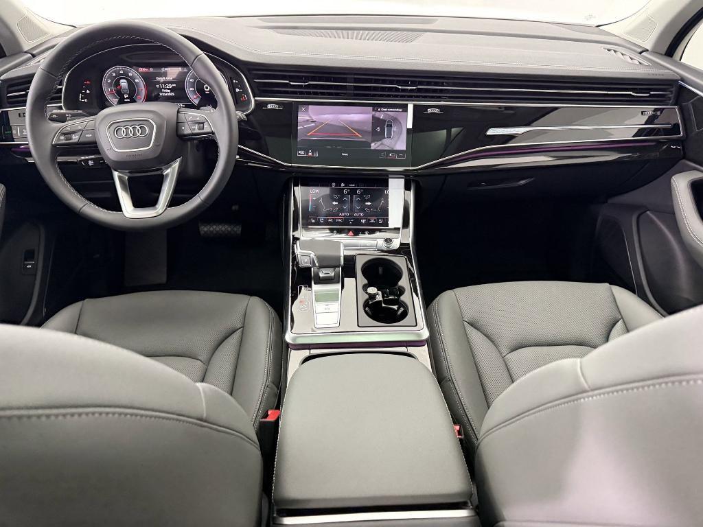 new 2025 Audi Q7 car, priced at $68,832