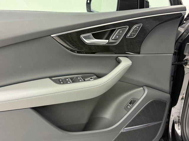 new 2025 Audi Q7 car, priced at $71,121