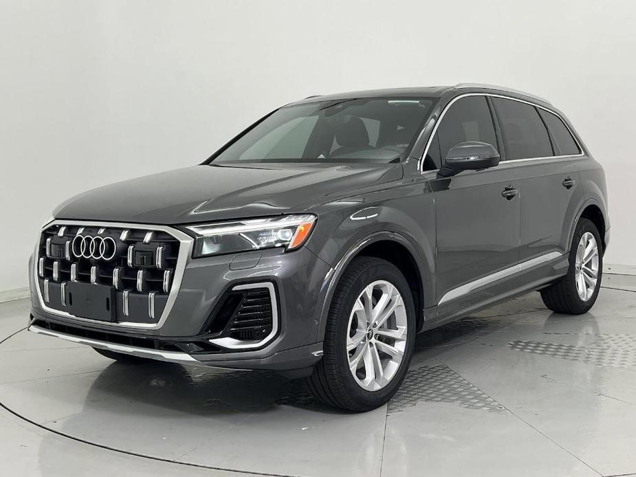 new 2025 Audi Q7 car, priced at $70,901