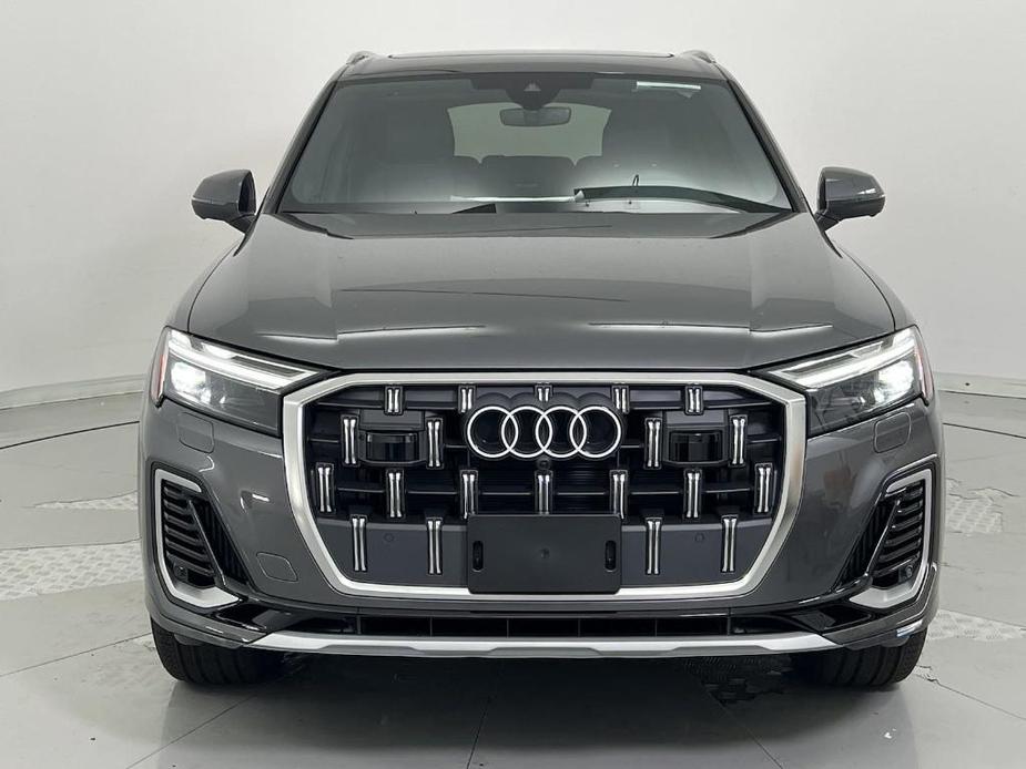 new 2025 Audi Q7 car, priced at $70,901