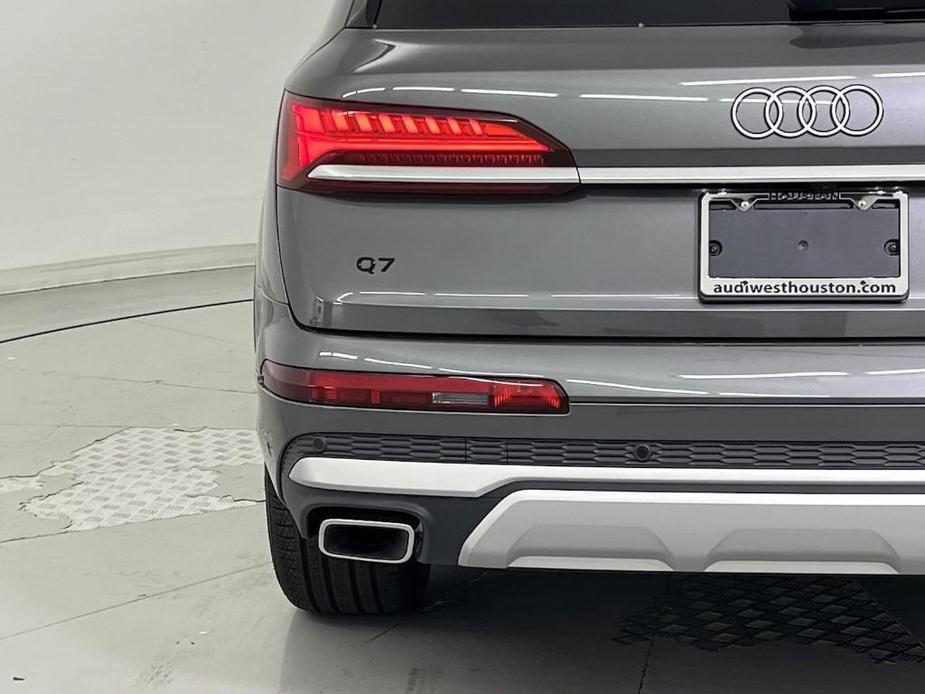 new 2025 Audi Q7 car, priced at $70,901